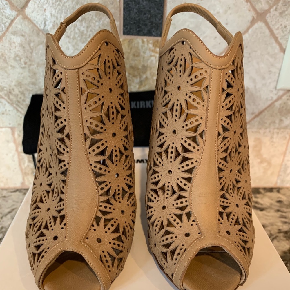 Nicholas Kirkwood size 37 tan heels